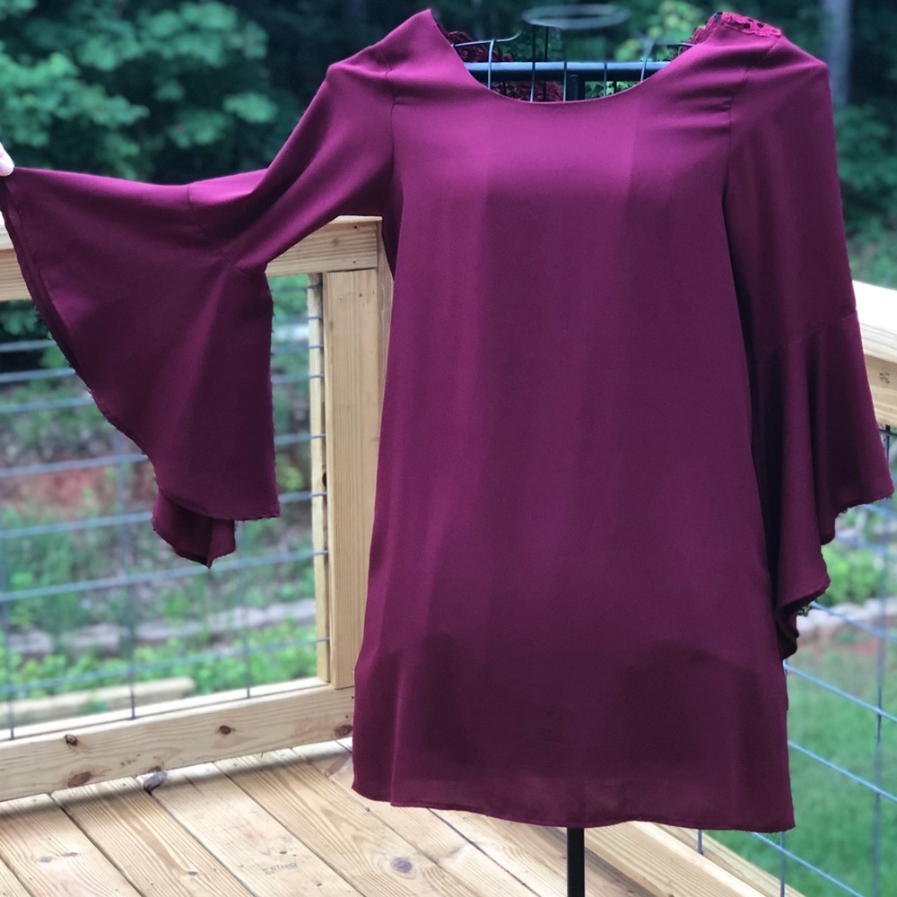 Beautiful Bell Sleeve Dress Size Medium - Picture 2 of 4